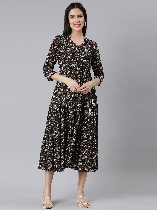 Maxi Dresses in Geometric Print -Neerus Black Curved Casual Floral Maxi Dresses